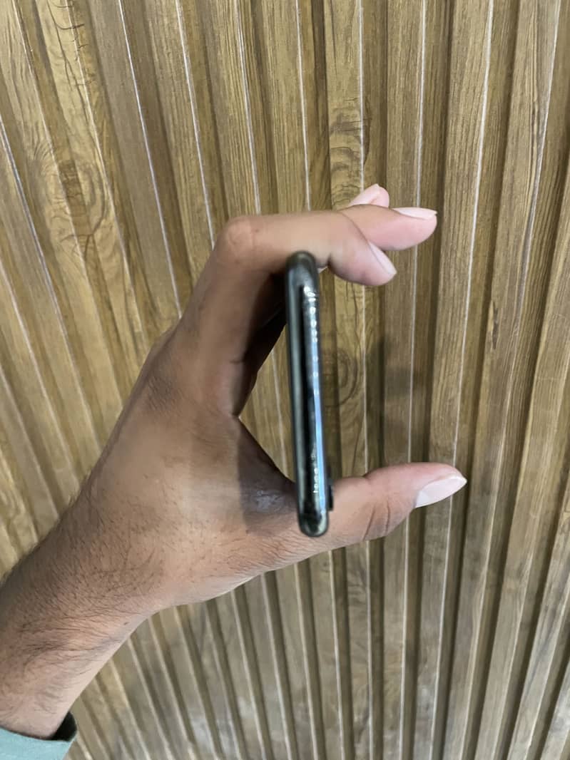 Apple iPhone X 3