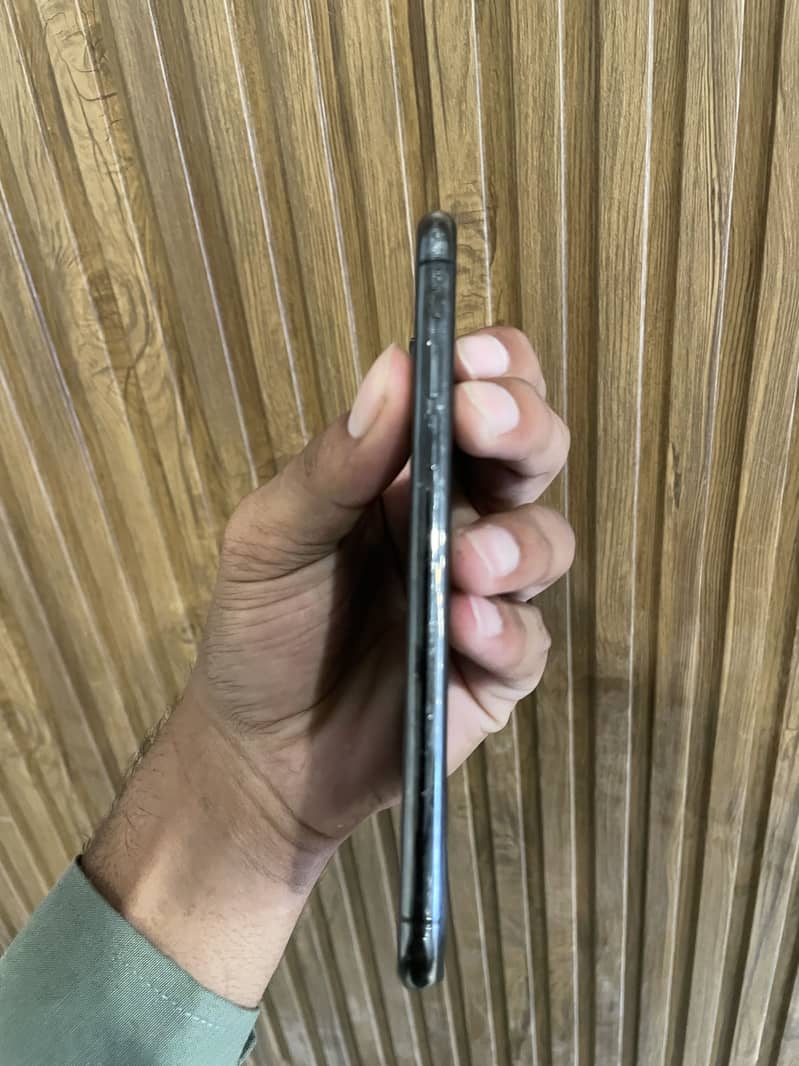 Apple iPhone X 4