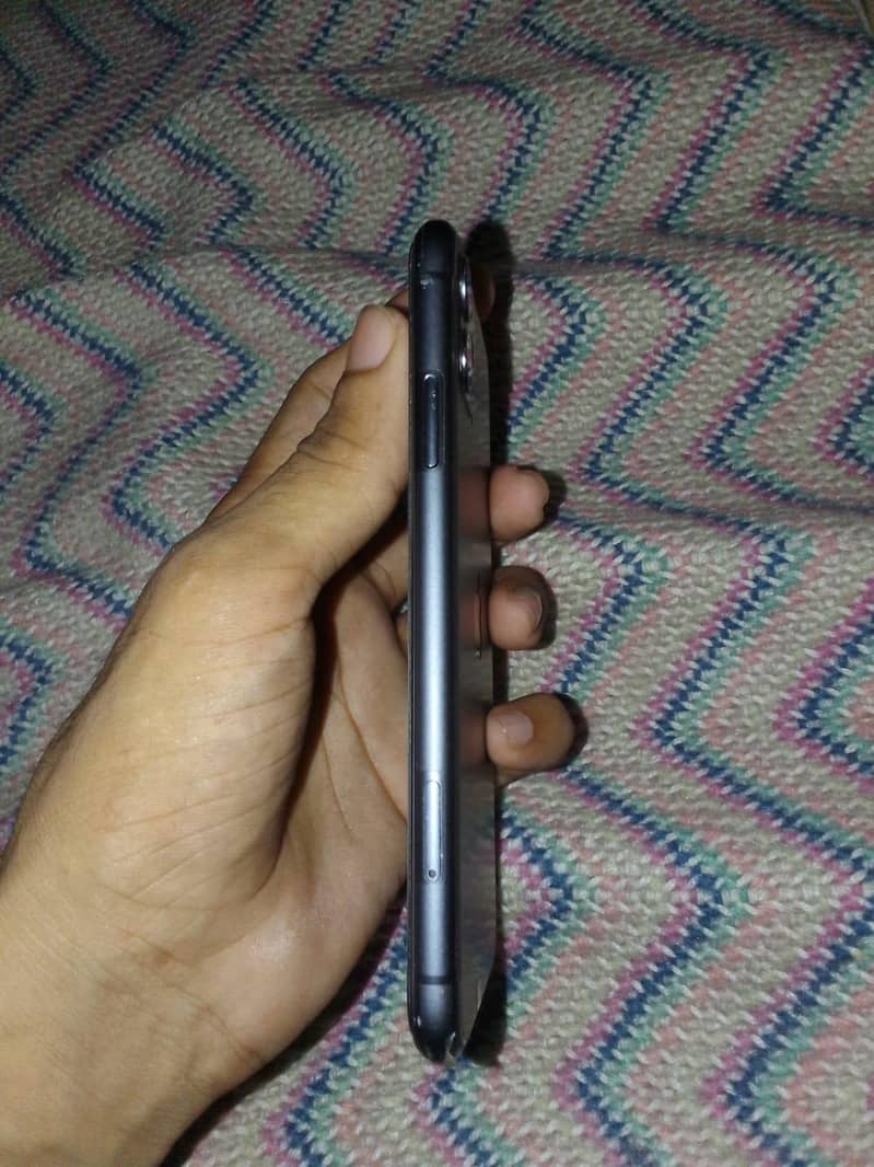 Apple iPhone 11 0