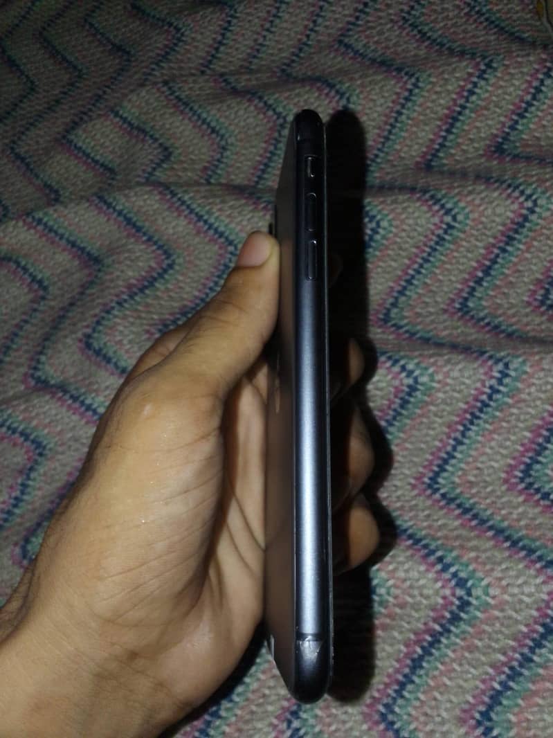 Apple iPhone 11 3