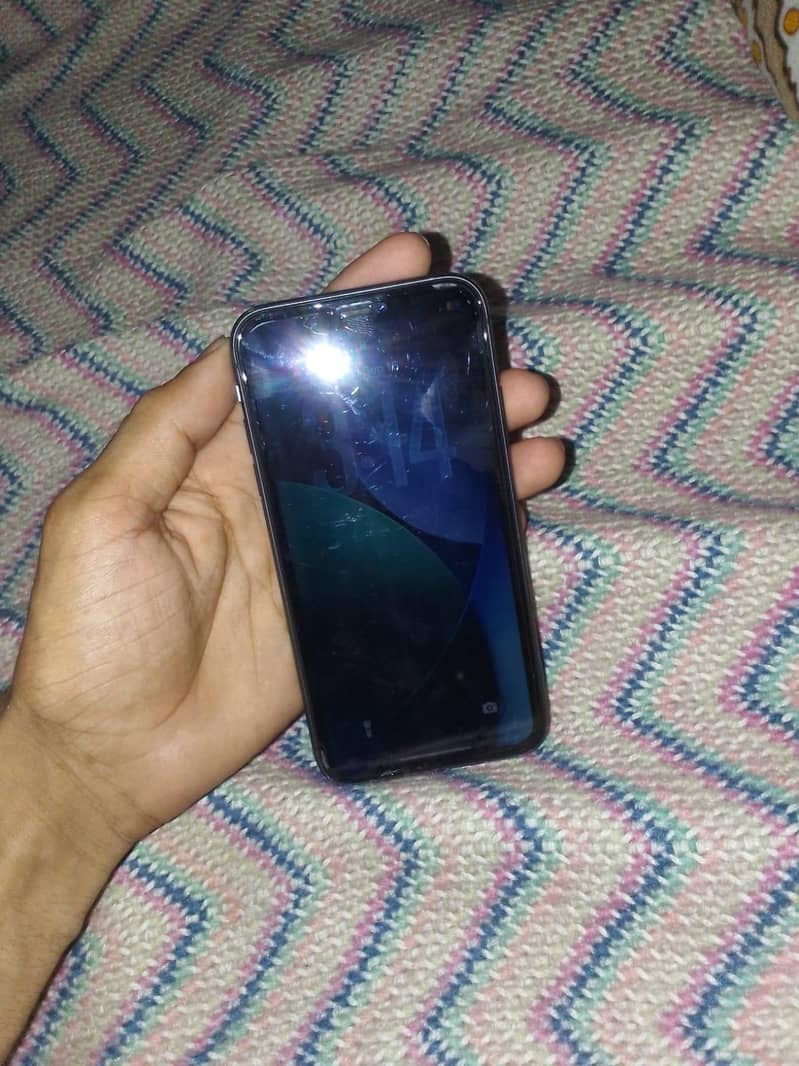 Apple iPhone 11 4