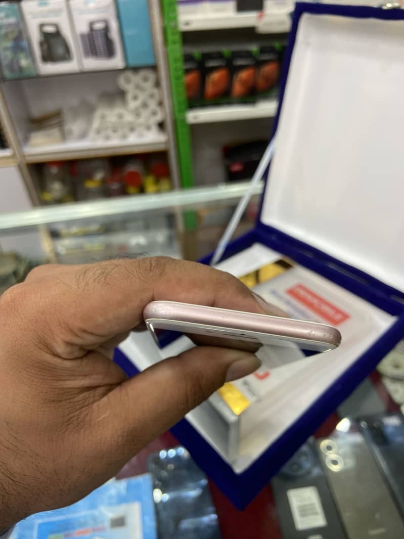 Apple iPhone 7 0