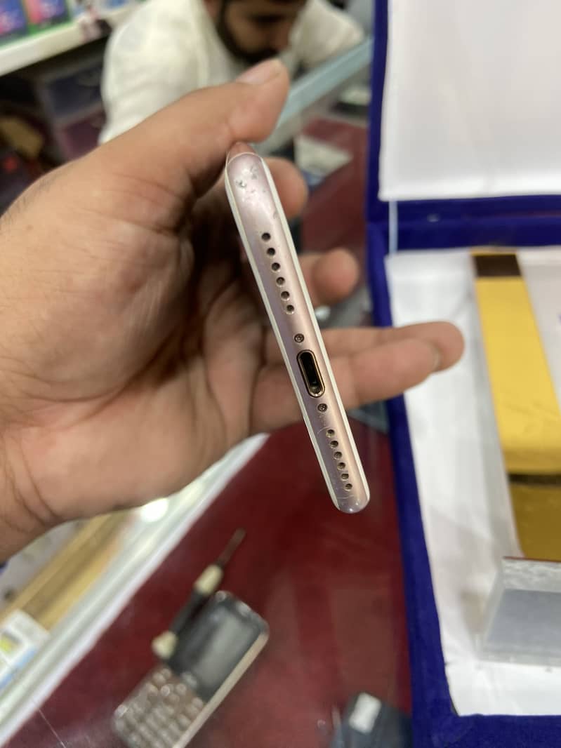 Apple iPhone 7 1