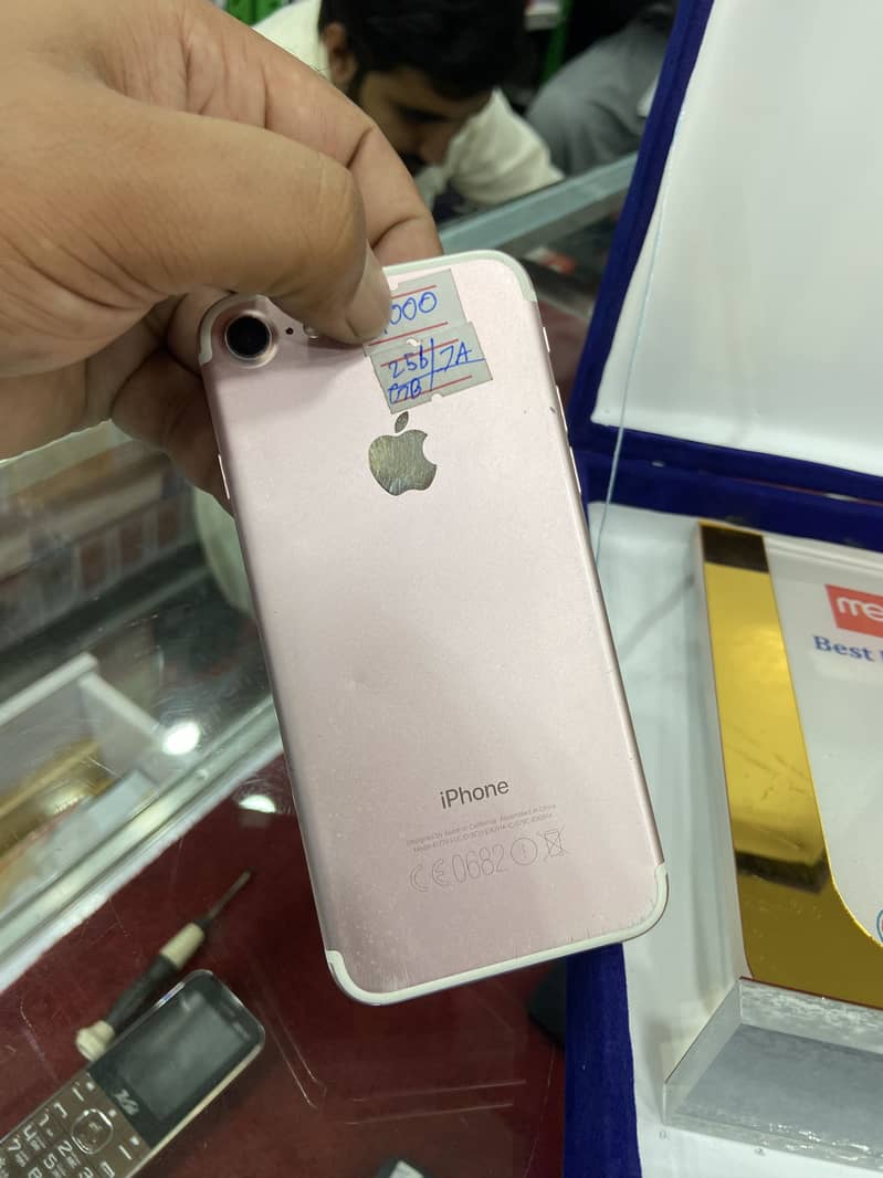 Apple iPhone 7 2