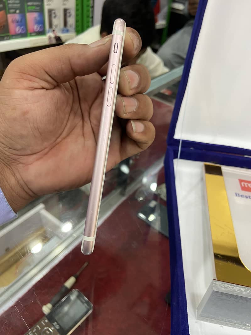 Apple iPhone 7 4