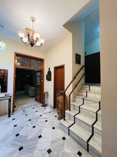 1 Kanal House Proper Double Unite Hot Location Phase 3 For Sale