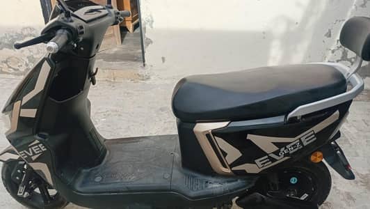 Evee Gen Z, scooty for sale in lush condition