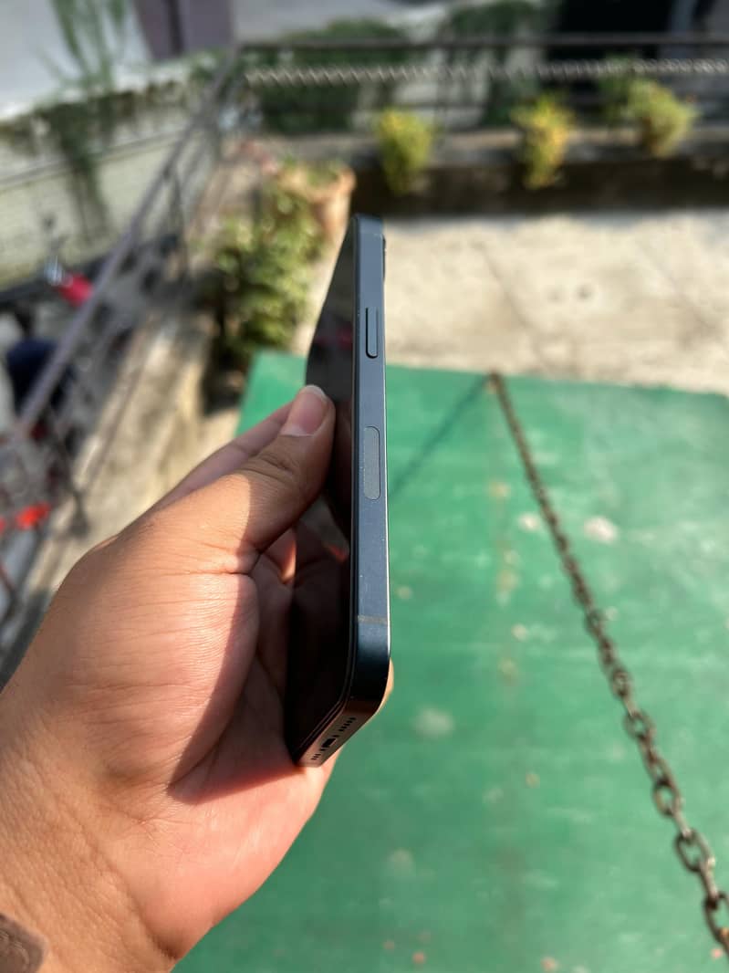 Apple iPhone 13 7