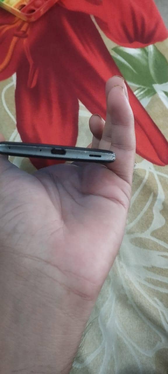 Sharp Aquos Zero 2 4