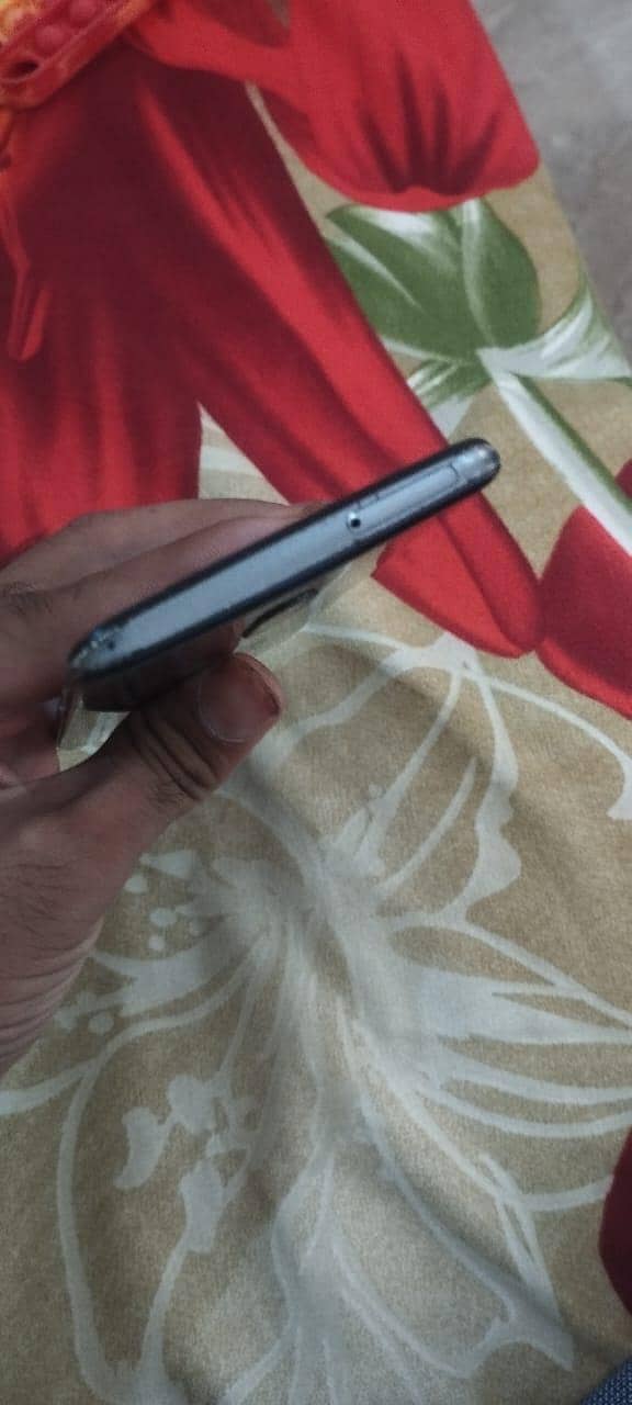Sharp Aquos Zero 2 8