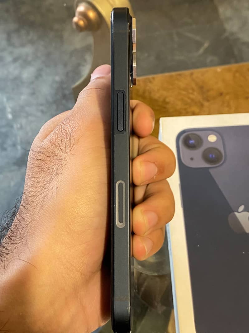 Apple iPhone 13 2