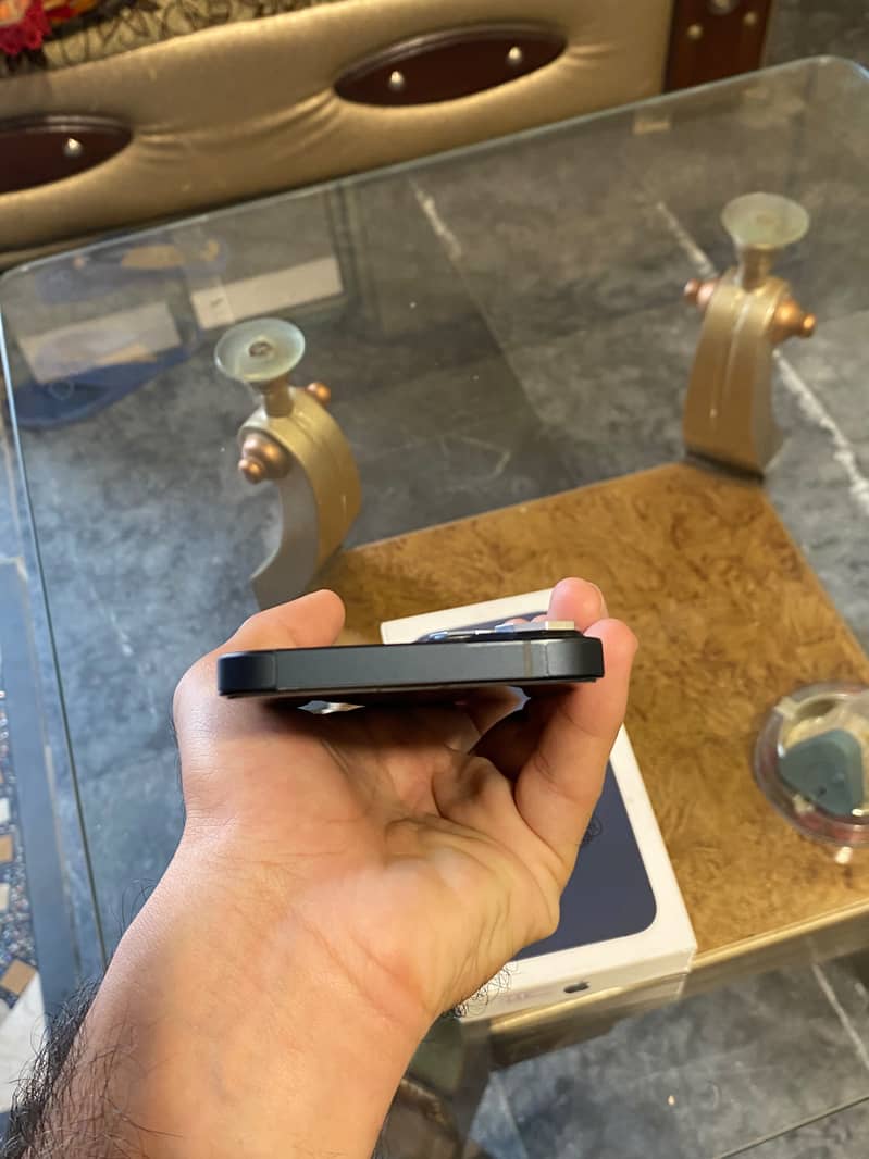 Apple iPhone 13 5