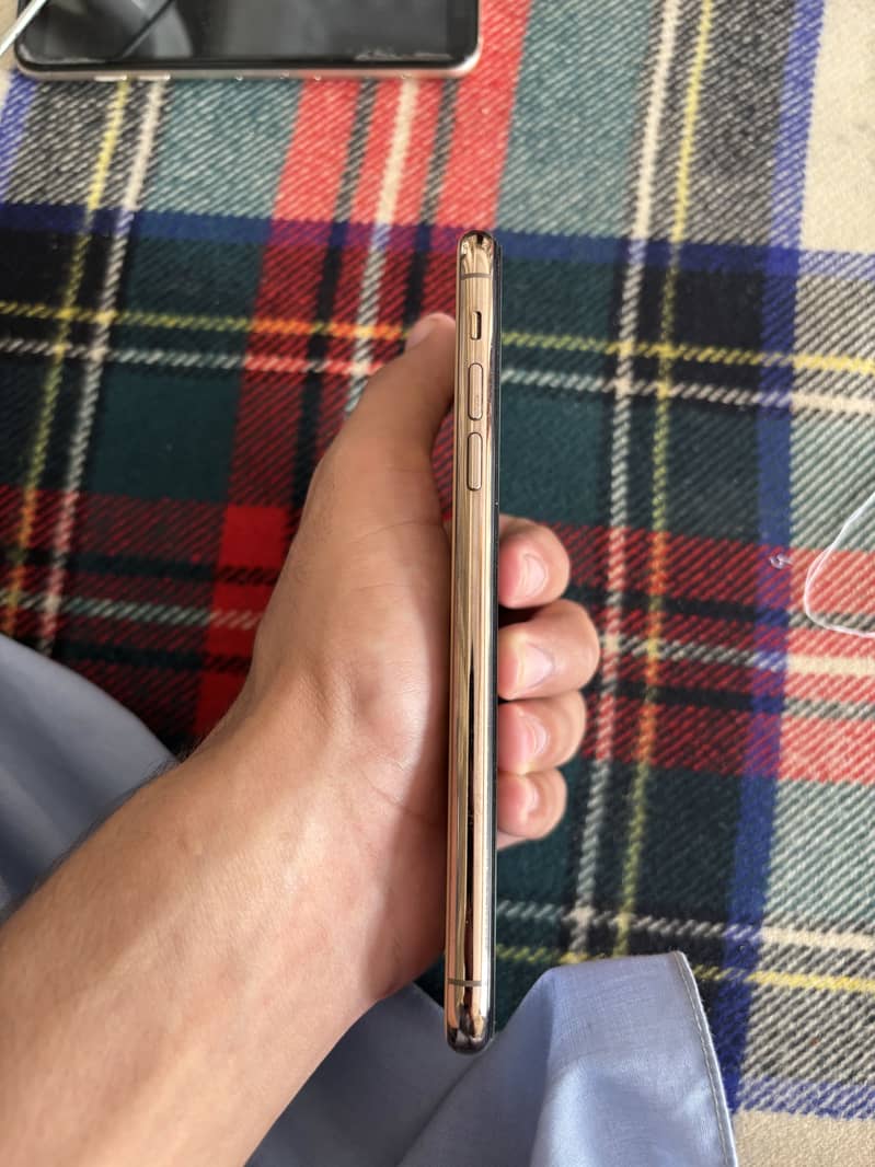 Apple iPhone 11 Pro Max 2