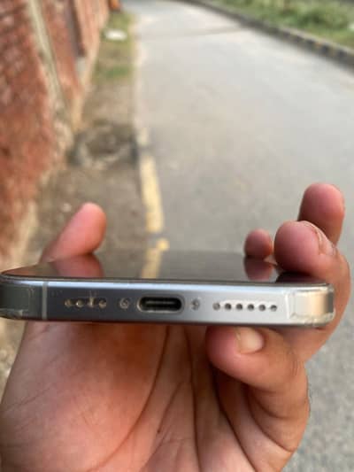 Apple iPhone 15 Pro Max natural titanium