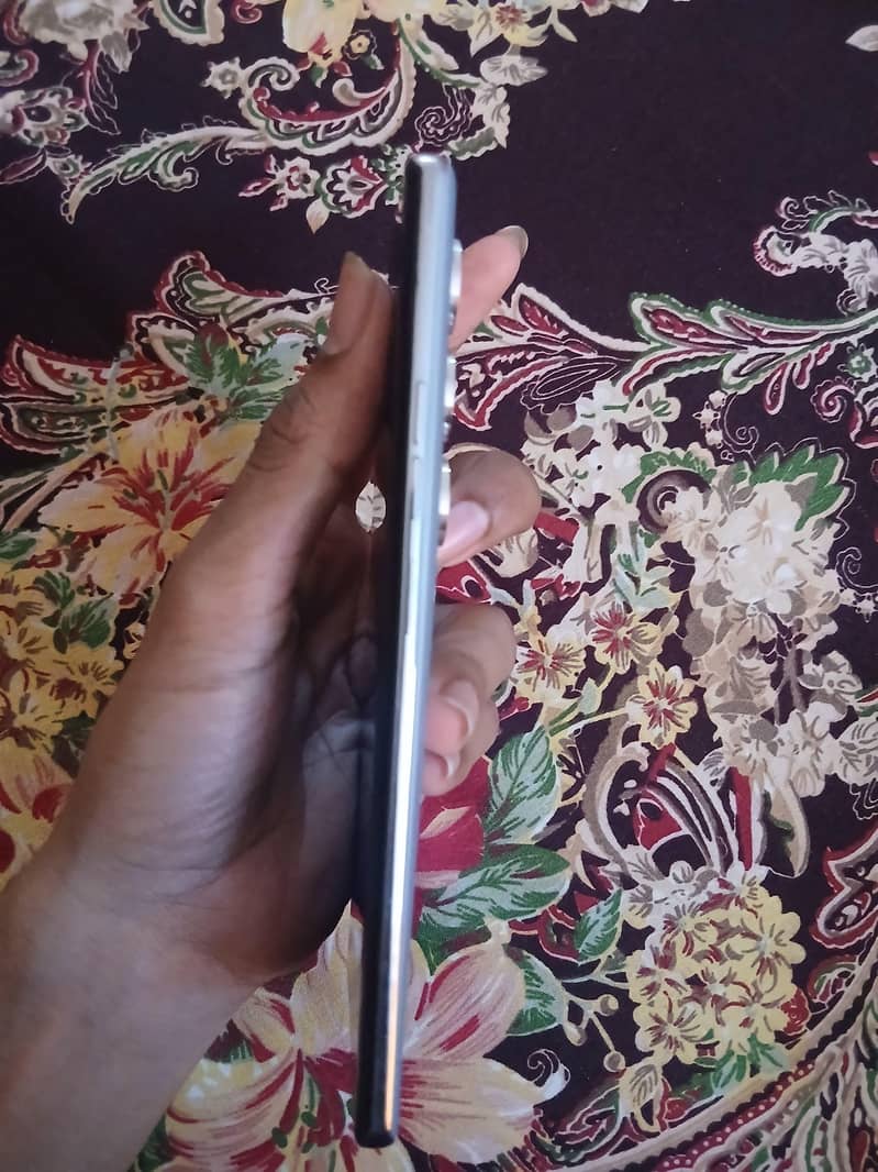 Tecno CAMON 40 Pro 1