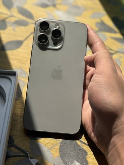 Iphone 15 pro max FU with box
