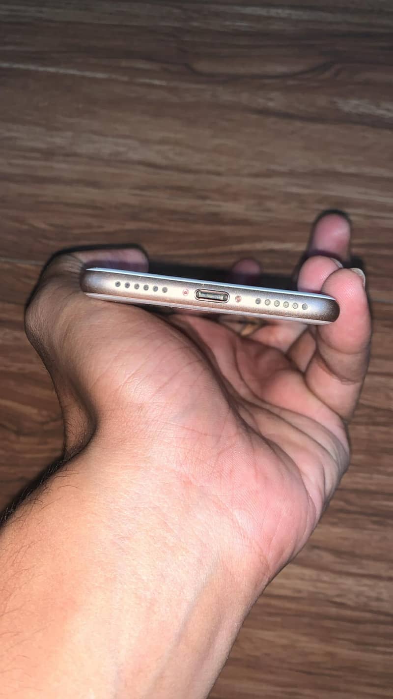Apple iPhone 8 3