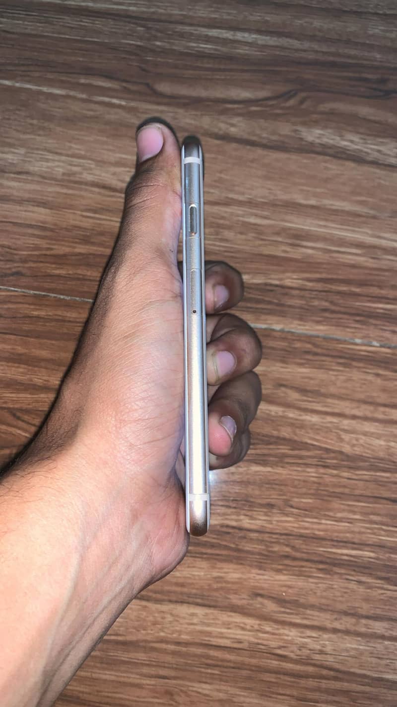 Apple iPhone 8 4