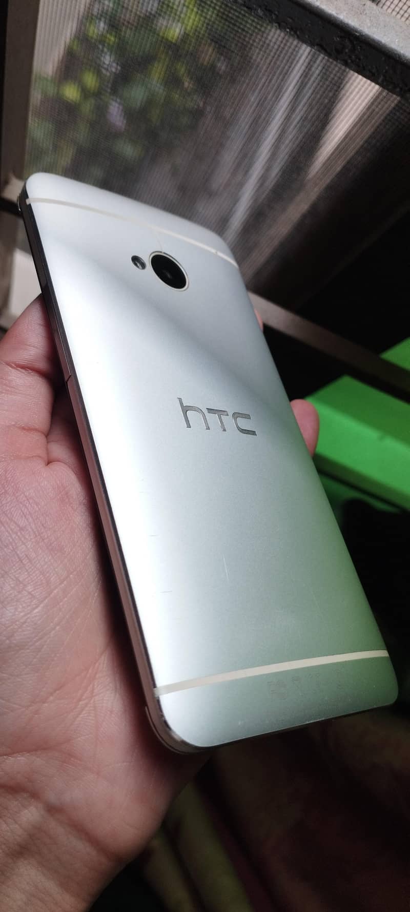 HTC One M7 3