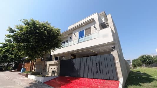Prime Location Top City 1 House Sized 10 Marla