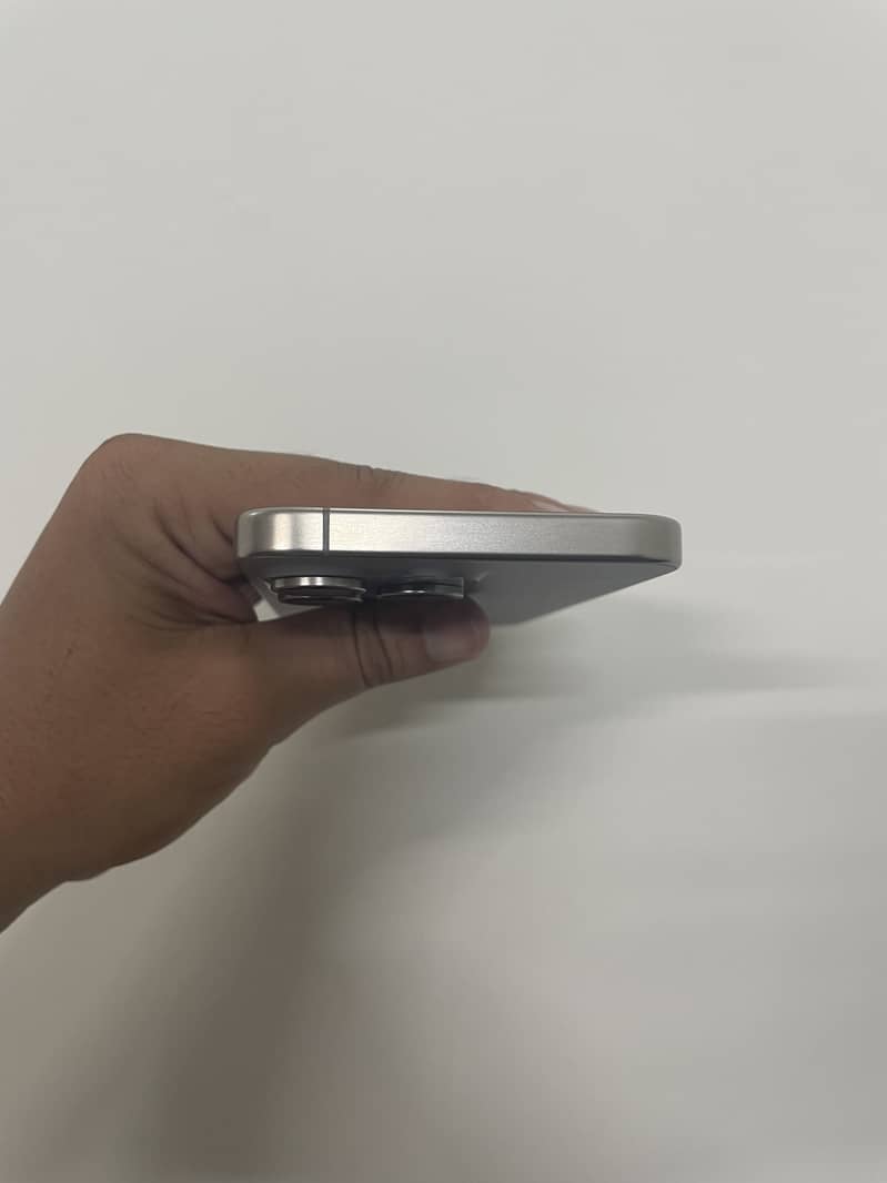 Apple iPhone 15 Pro Max 2