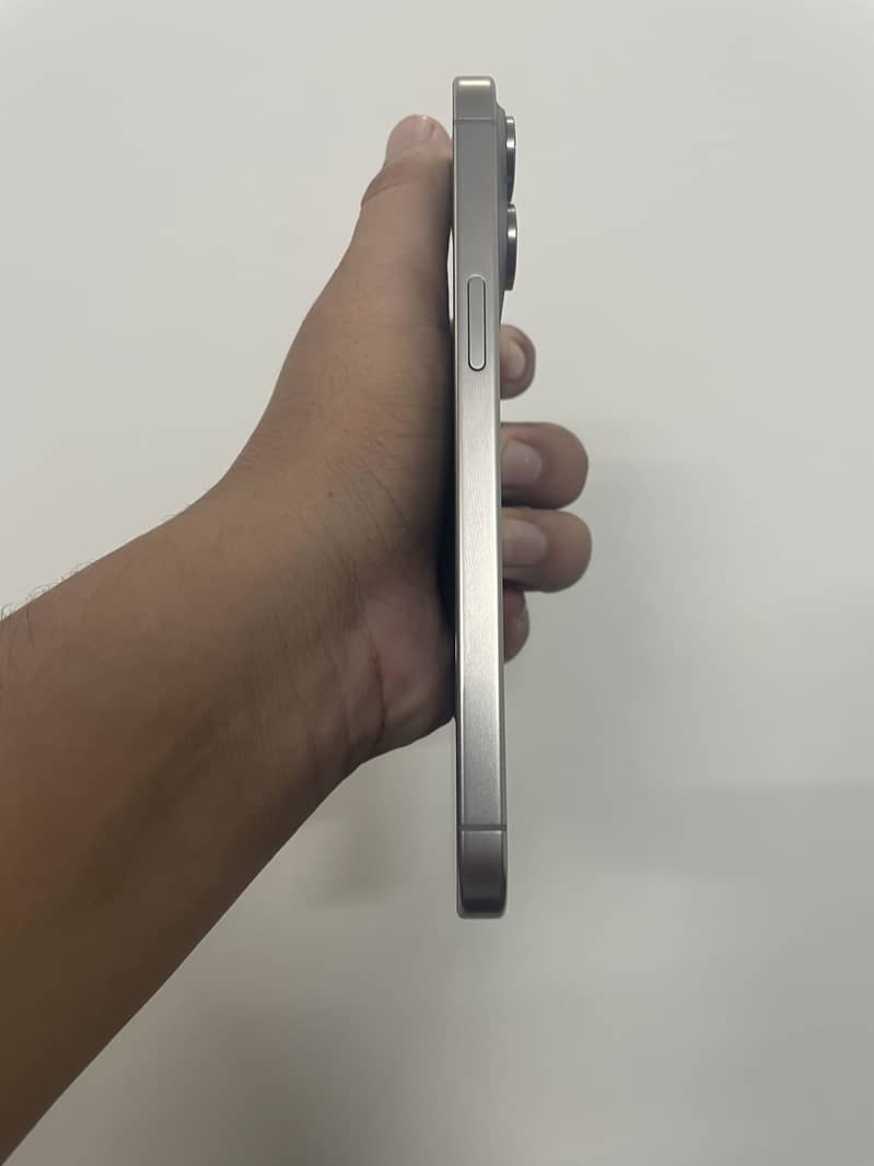 Apple iPhone 15 Pro Max 4