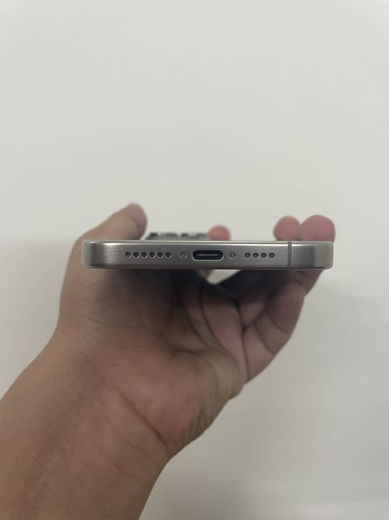 Apple iPhone 15 Pro Max 5
