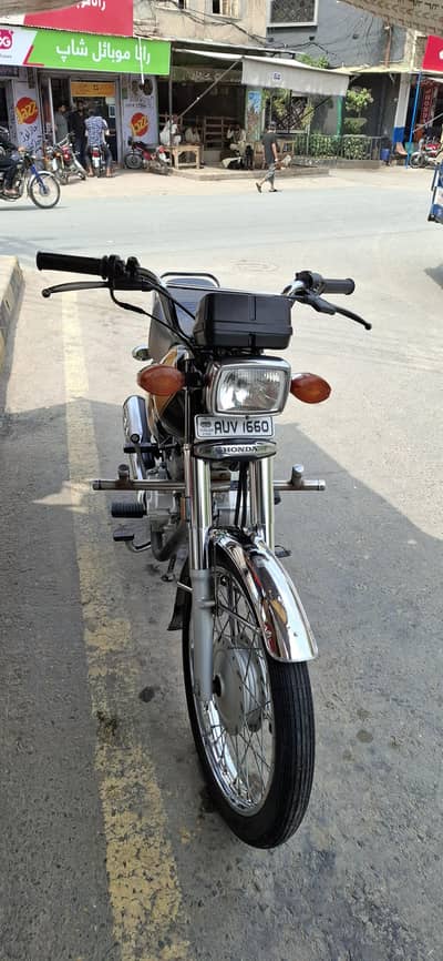 I want to sell my CG 125 in Black color.