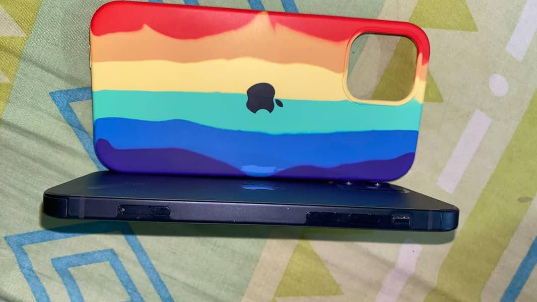 Apple iPhone 12 4