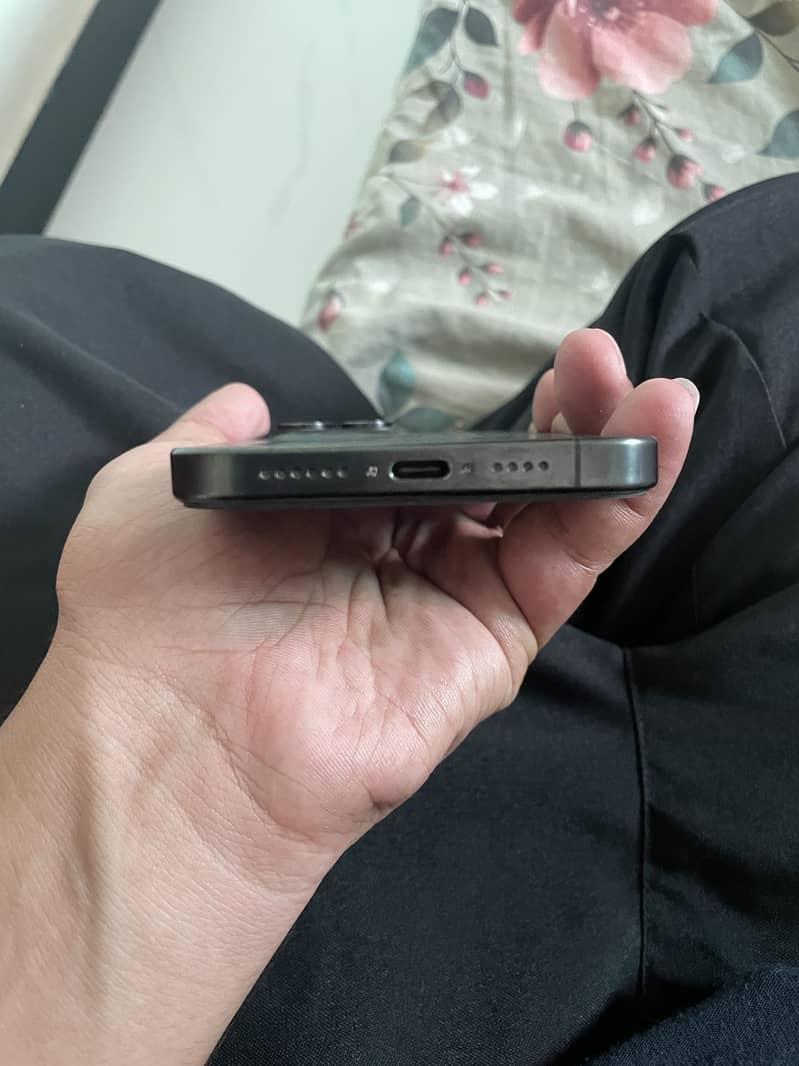 Apple iPhone 15 Pro Max 2