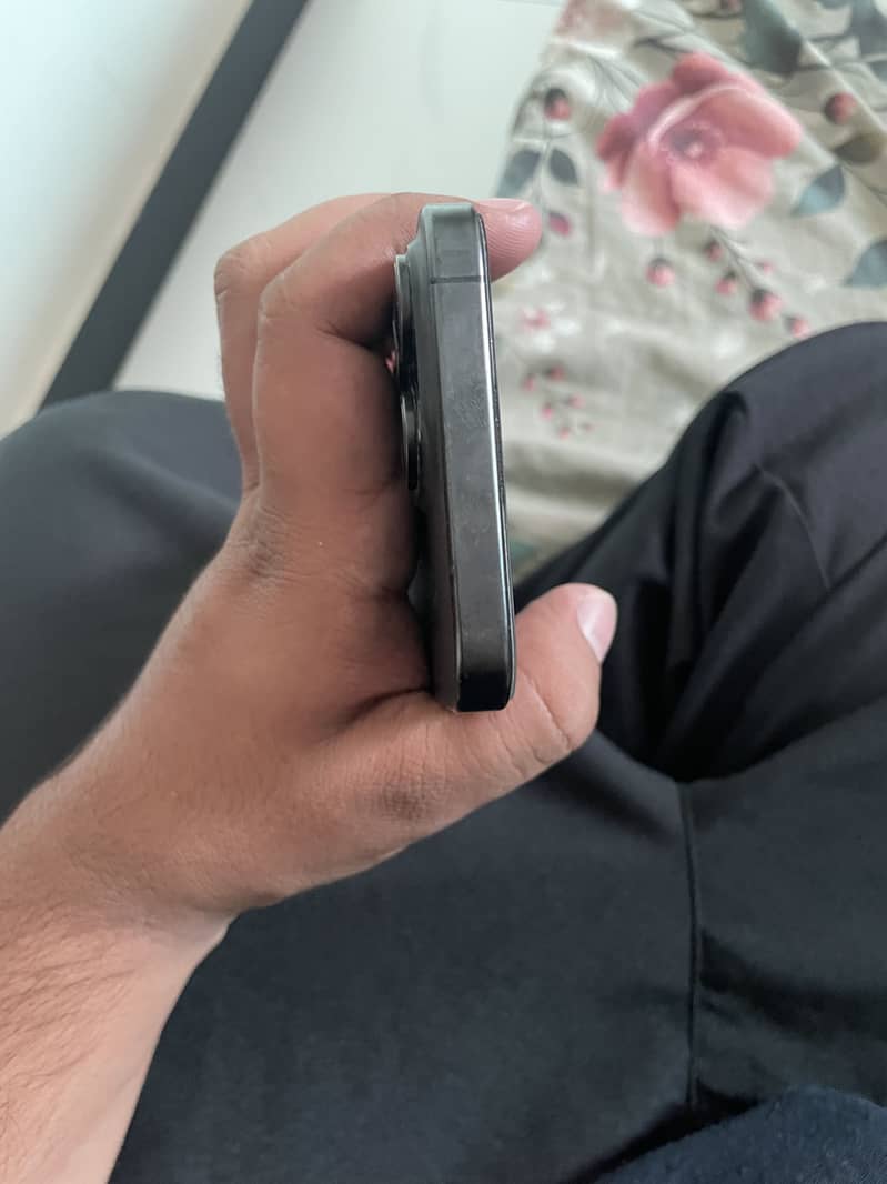 Apple iPhone 15 Pro Max 4