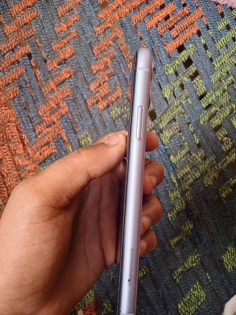 Apple iPhone 11 0