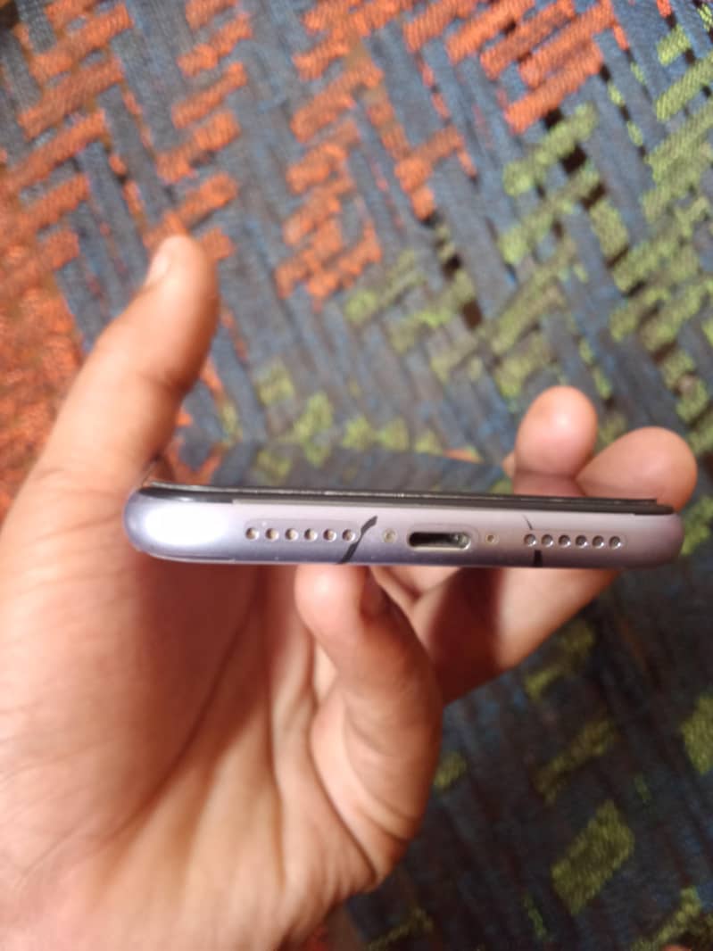 Apple iPhone 11 3