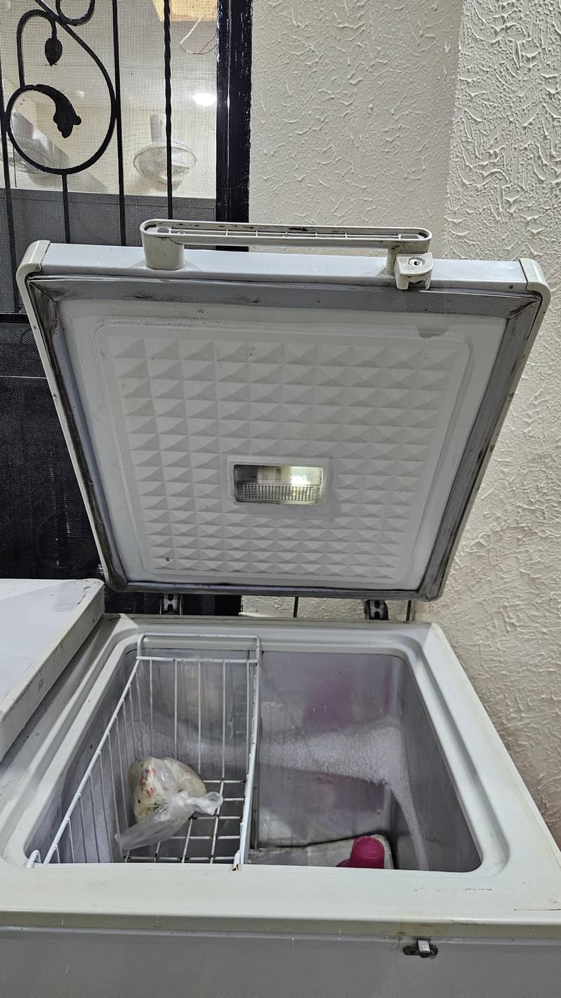 Dawlance Double Door Deep Freezer for Sale 5