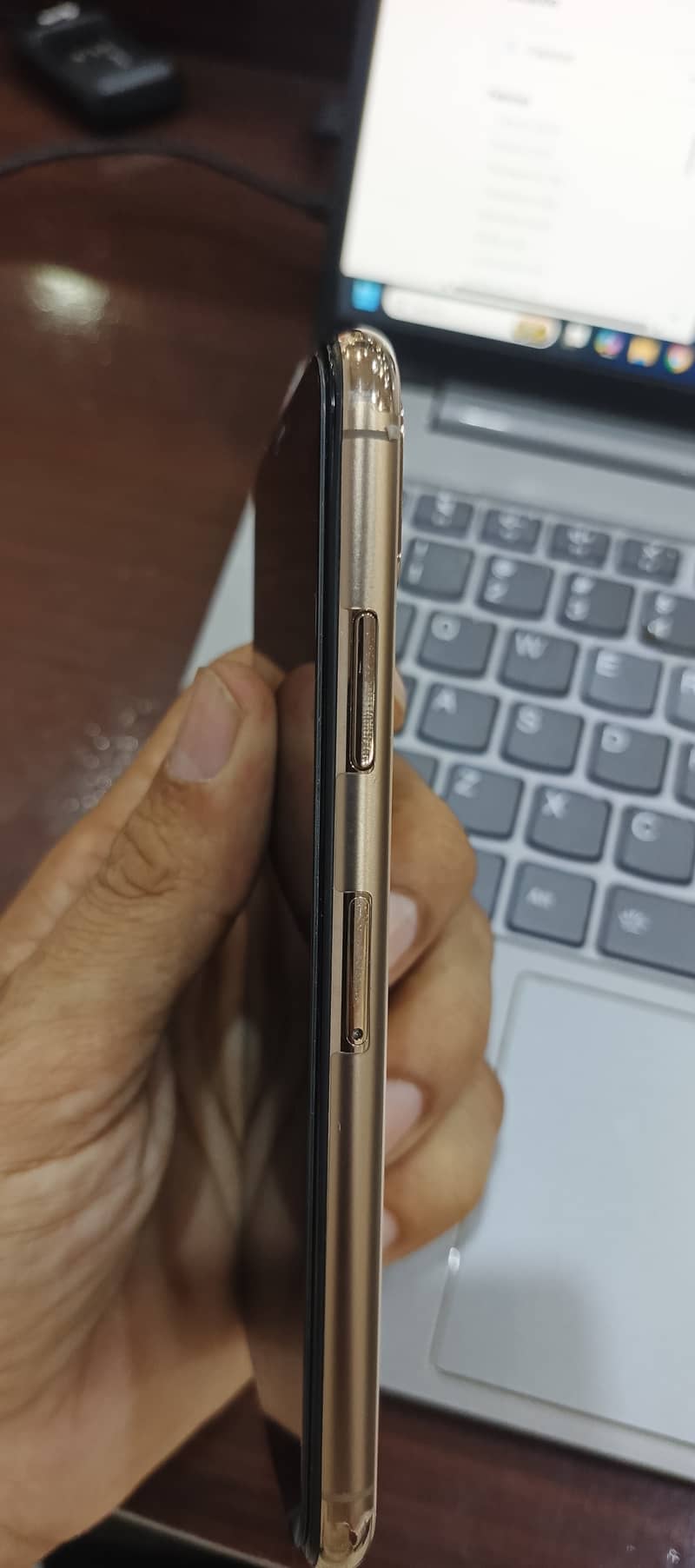 Apple iPhone XS 3