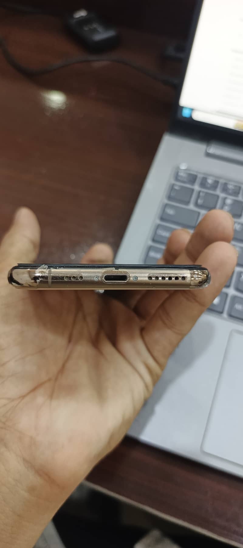 Apple iPhone XS 5