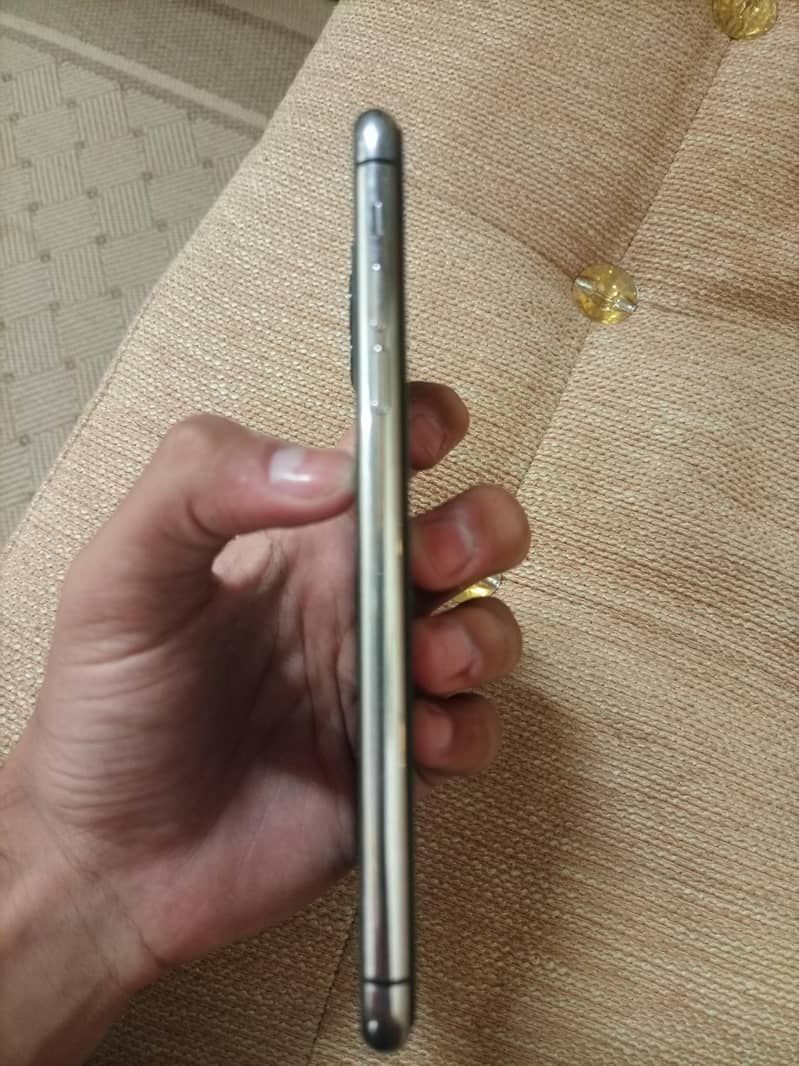 Apple iPhone 11 Pro Max 2
