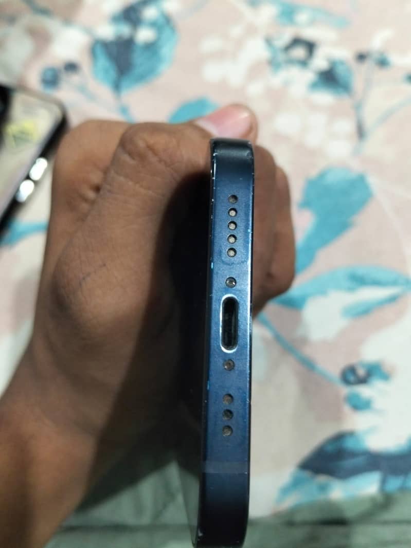 Apple iPhone 12 3