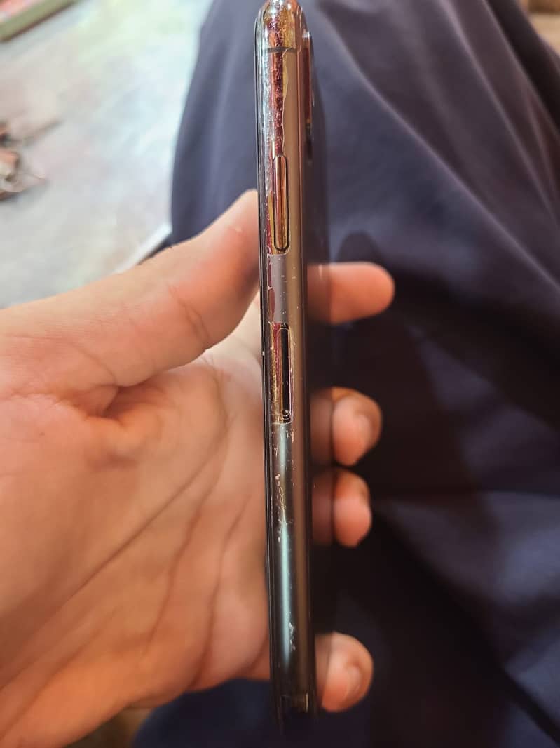 Apple iPhone X 4