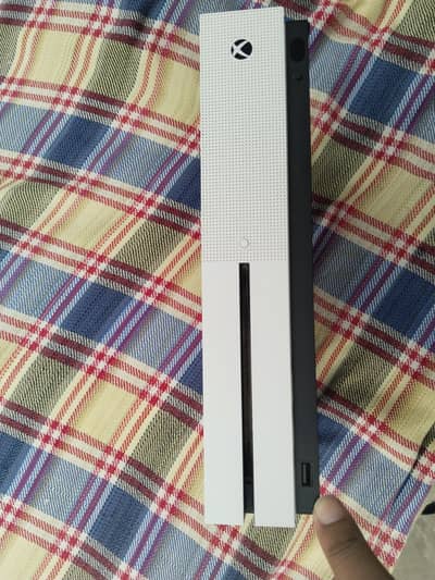 Xbox one s 1tb for sale sealed console 10/10 condition with controller