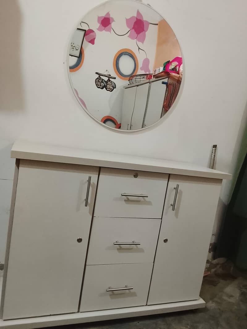 new almari plus dreesing 4