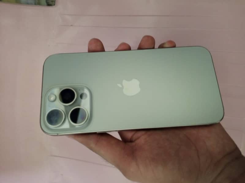 Apple iPhone 15 Pro Max 6