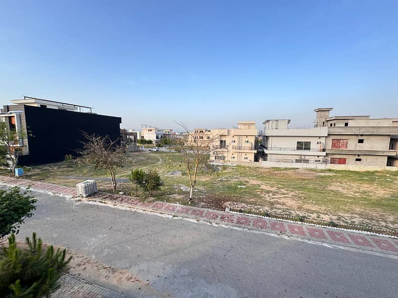 1 kanal Plot in E block Prime Location 7