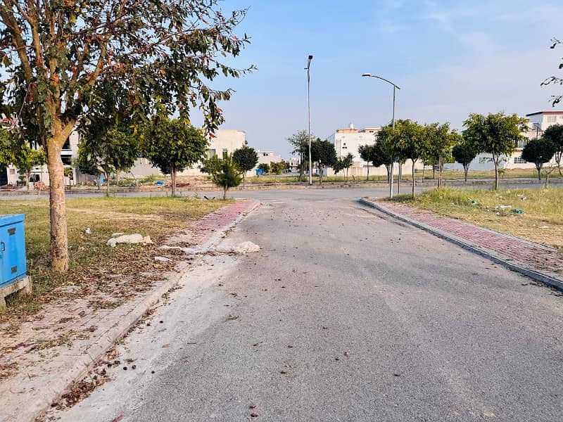 1 kanal Plot in E block Prime Location 8