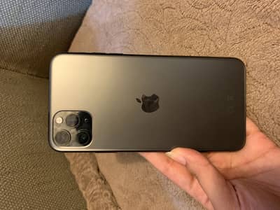 Apple iPhone 11 Pro Max jv 4 months sim chale gi