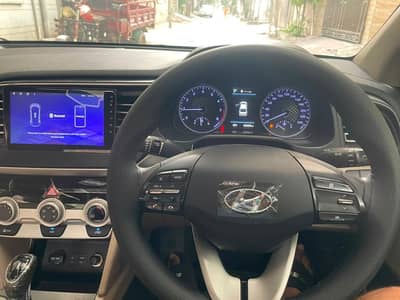 Hyundai Elantra 2022