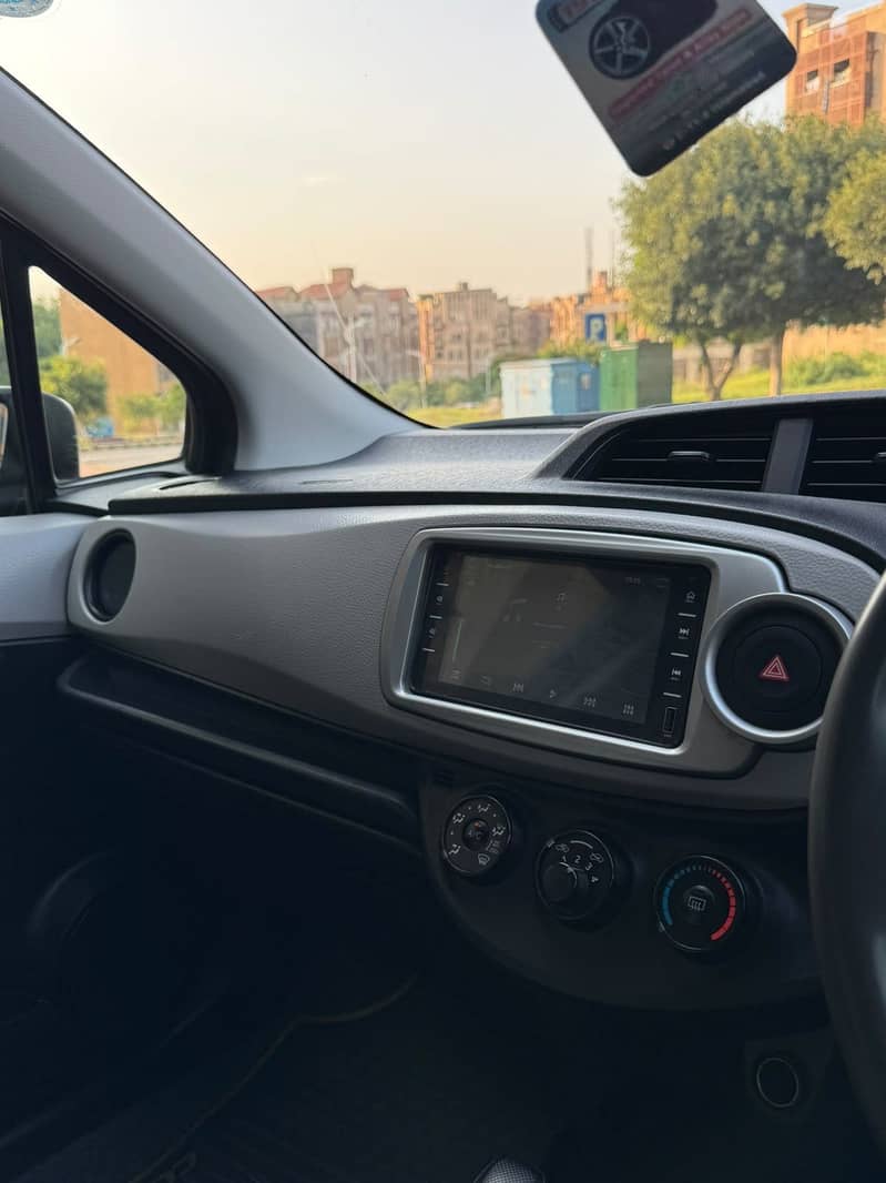 Toyota Vitz 2011 4