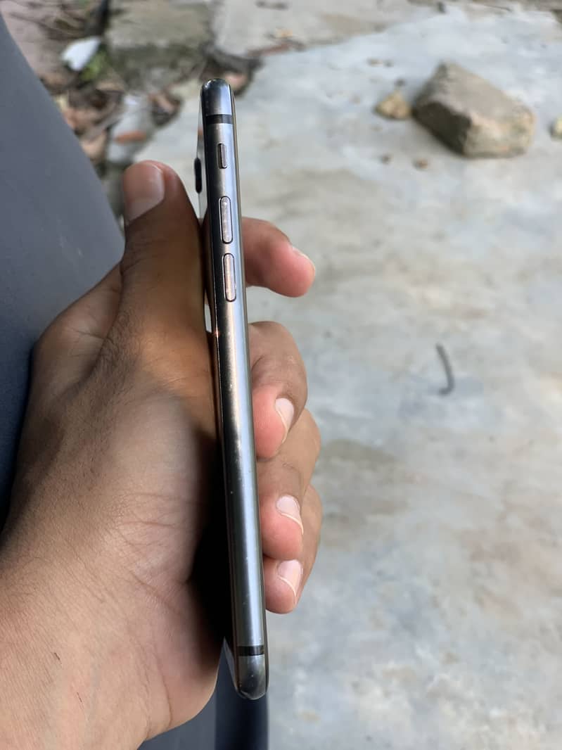 Apple iPhone 8 1