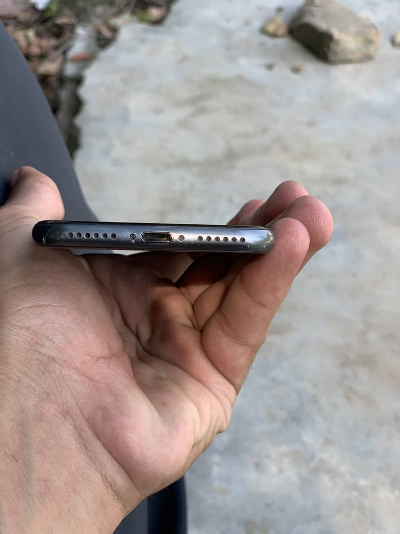 Apple iPhone 8 4