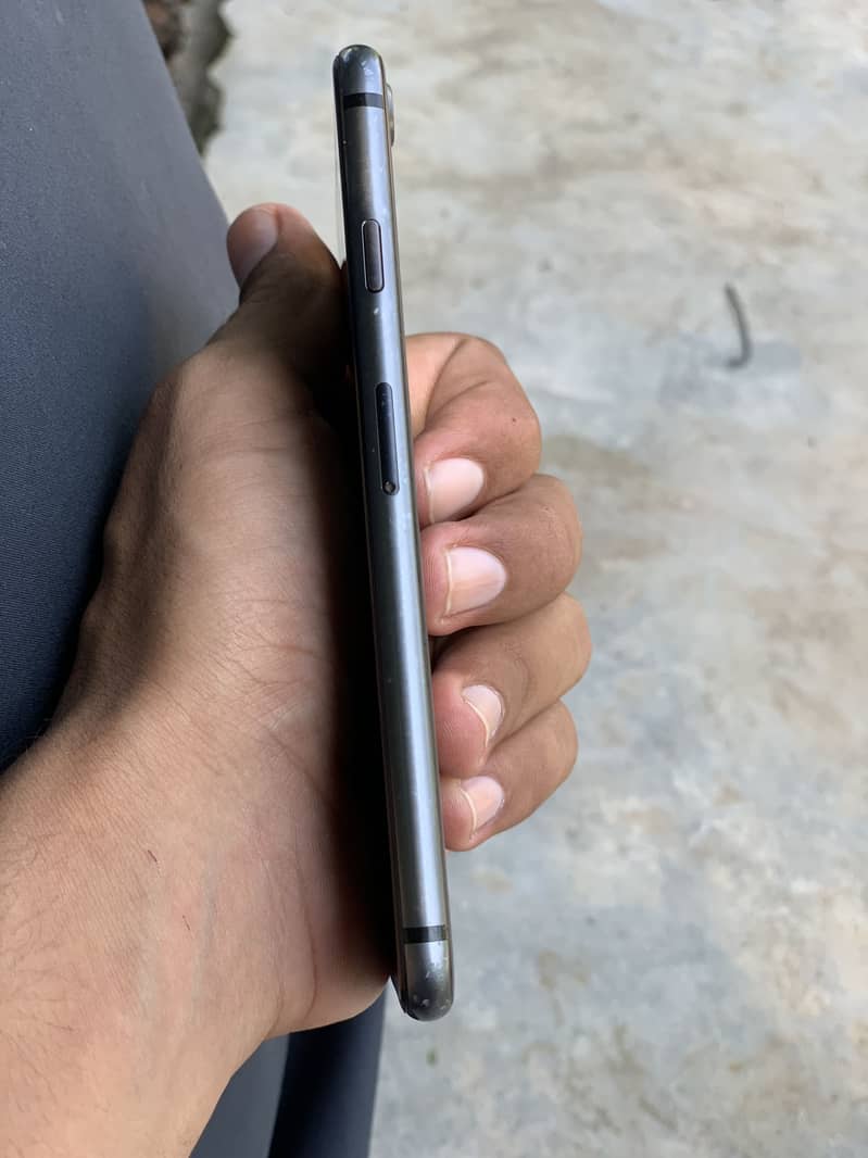 Apple iPhone 8 5